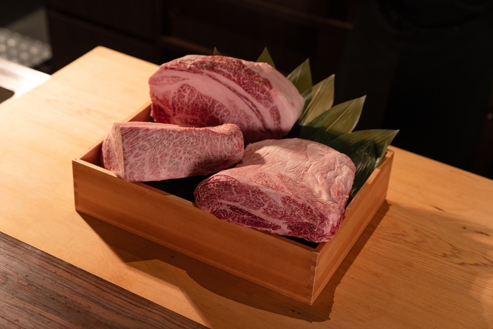 “มากุโระ กรุ๊ป” โตไม่หยุด ต่อยอดความสำเร็จ “HITORI SHABU” เปิดประสบการณ์ใหม่ แบบฉบับ Sukiyaki Course ครั้งแรกในไทย เจาะกลุ่มเซกเมนต์พรีเมียมกำลังซื้อสูง คาดรายได้ปีนี้โต 30%
